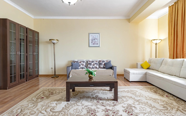 Idealnye Dlya Bolshoy Kompanii V Tsentre Apartments