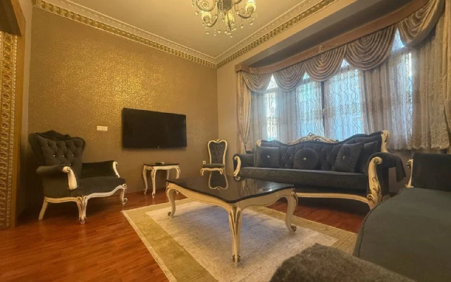 3BR Apt 4AC Balcony 5 Min to Metro Apartments
