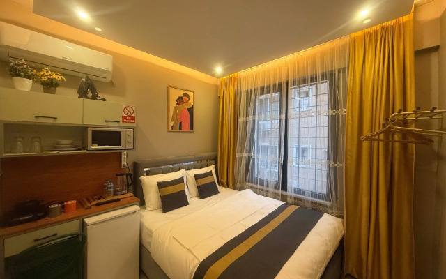 Апартаменты Warm cozy studio near the metro station