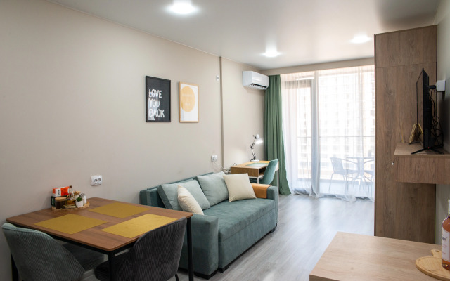GG Home 1BR in Rainbow with Pool Flat