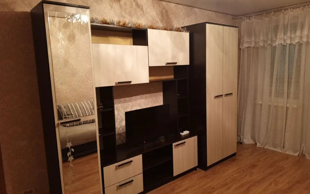 V Kvartale Matrosova, 6 Flat