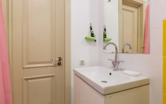 64 V Zhk Otrada Apartments