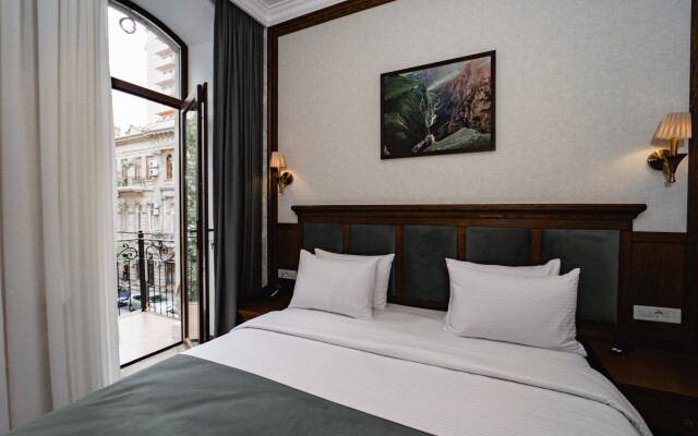 Midway Baku Hotel