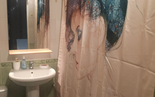 Uyutnaya, Chistaya Studiya na Druzhbe Narodov Apartments