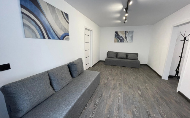 Квартира 4-х комнатная на 10-х у пляжа с озером