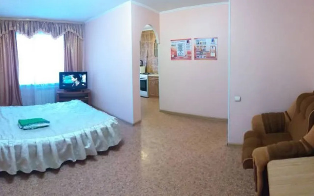 Na Naberezhnoy V Tsentre Goroda Flat