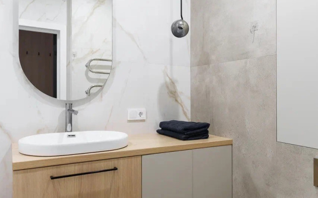 1-Kom Studiya, Minsk-Mir Flat