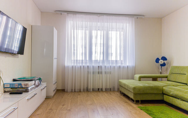 Dvuhkomnatnye v Svetlyh Tonah Vblizi Centra Goroda Apartments