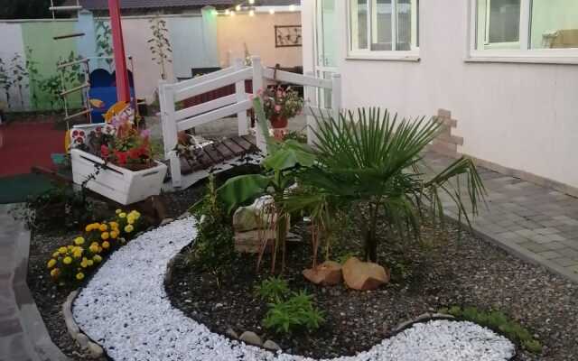 Yablochko Guest House