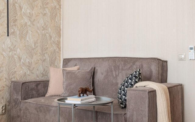 V Rybnoy Derevne Flat
