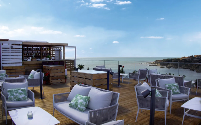 Hotel Monicca Collection Suites & Residences
