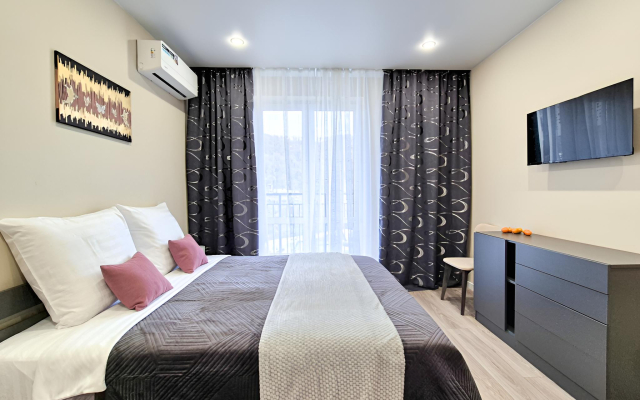 Komfortnaya Studiya V Letnem Apartments
