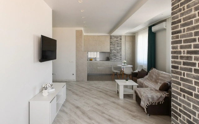 Na Ulitse Tolstogo 40a Flat