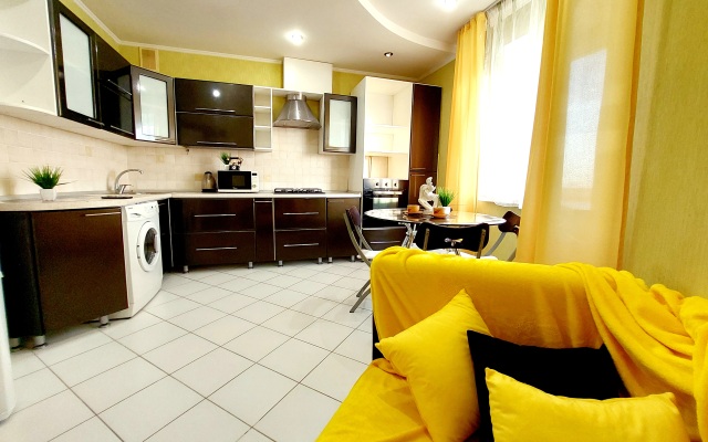 Ryadom S Ploschadyyu flat