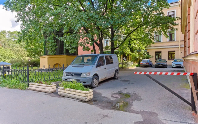 Uyutnaya Trekhkomnatnaya Flat
