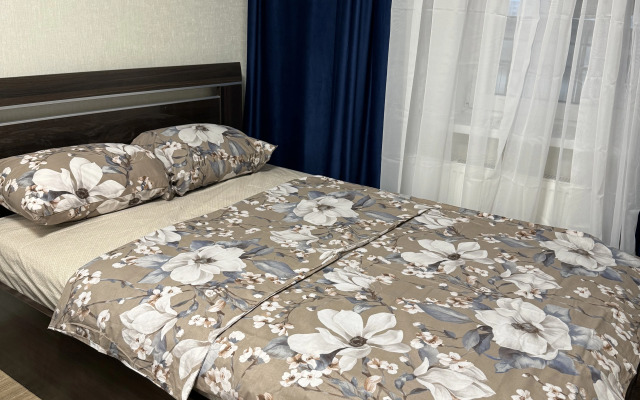 V Centre u Metro s Igrovoj Pristavkoj Flat