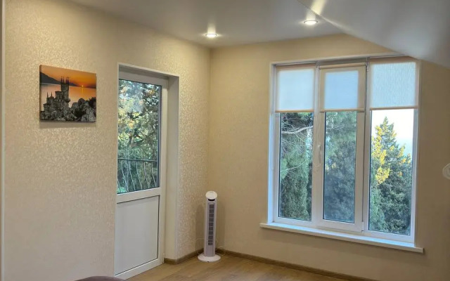 Частный дом Уютный на скале