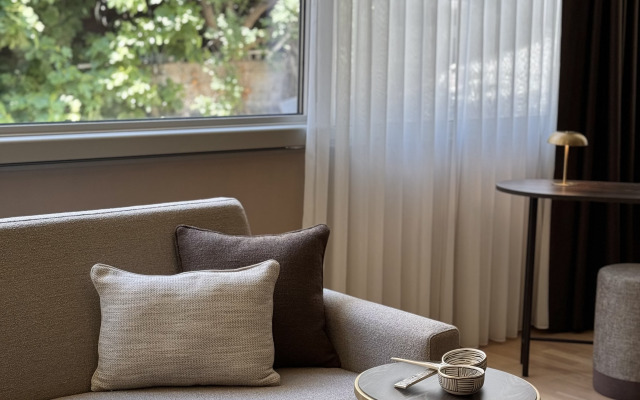 Weingart Suites Hotel