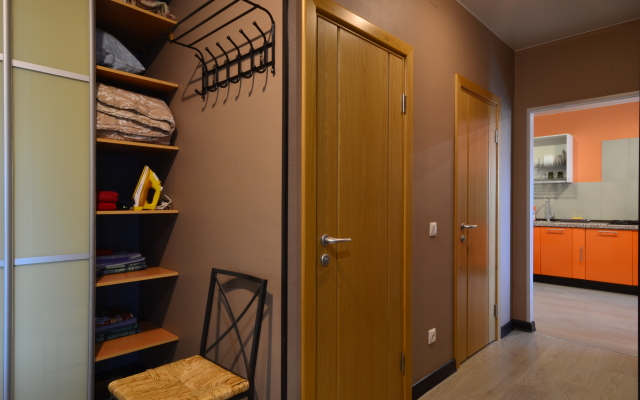 Na Naberezhnoy Na 9 Chelovek Flat