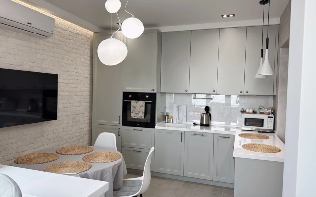 Apartament favorit MorskayaSimfonya-2 s panoramoj na more, bassejnom na territorii ZhK Apartment