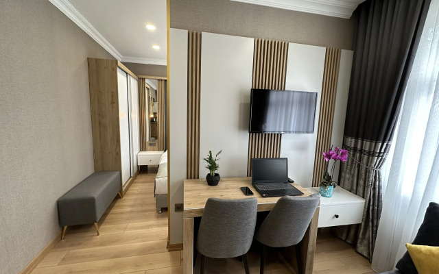 H&L Suites Hotel