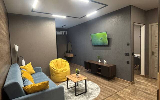 Uyutnaya Dizaynerskaya Kvartira Flat