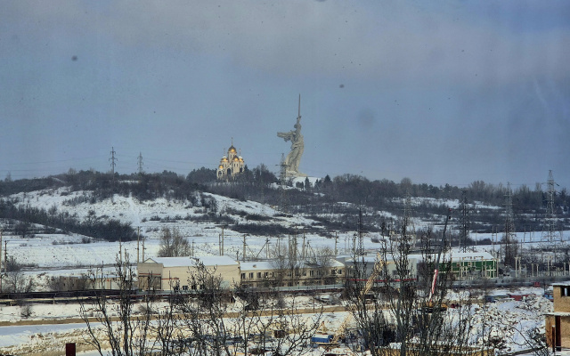 Kvartira Sovremennaa studia s vidom na Mamaev Kurgan okolo CPKiO