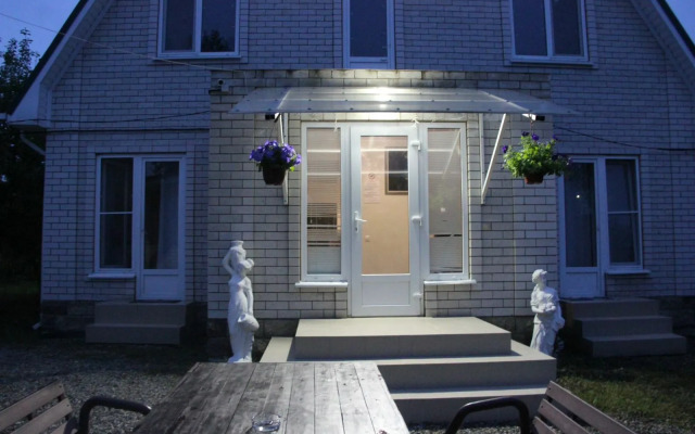 Gostevye Domiki U Termalnykh Istochnikov Ot Travel Khotels Anturazh Guest House