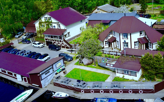 Отель Гостиничный рыболовно-охотничий комплекс Александровский Причал