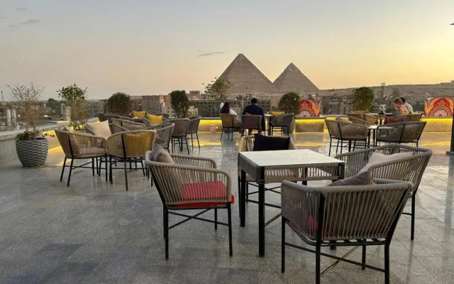 Pyramid Front Hotel