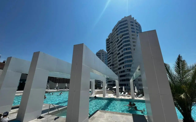 Apartamenty s vidom na more 11 etazh Flat