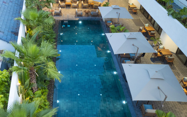 Отель Iconic Long Hai