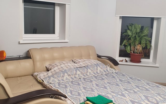 Na Novo-Revolyutsionnoy Guest House
