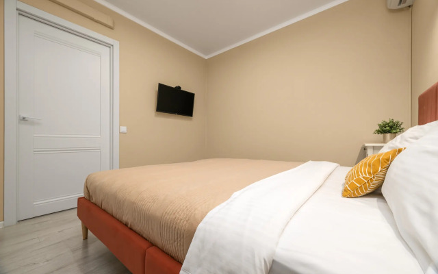 Trehkomnatnyie S Vidom Na Park Apartments