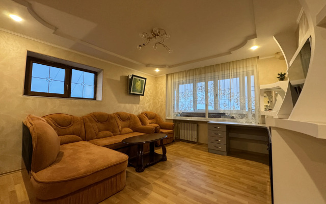 2-Kom Okt revolyutsii 27-40 Sevastopol Kakdoma Flat