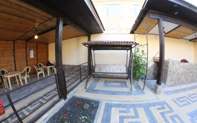 V Gostevom Dome ochag Living quarters