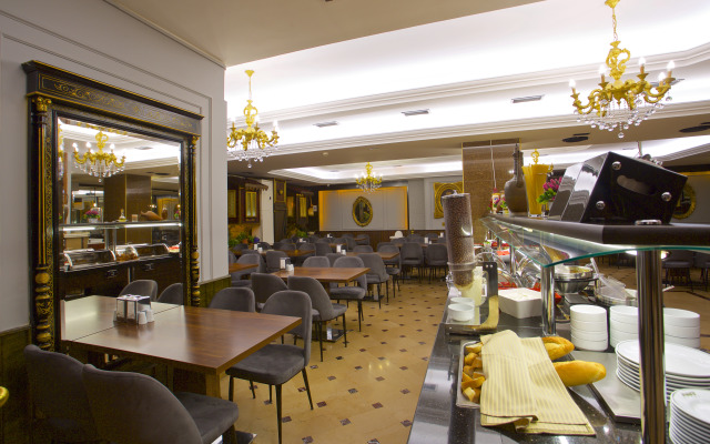 Grand Ant Hotel
