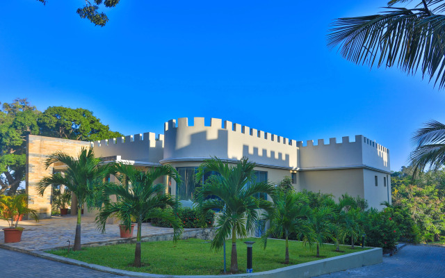 Ngalawa Hotel & Resort