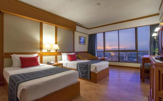 Отель Cholchan Pattaya Beach Resort
