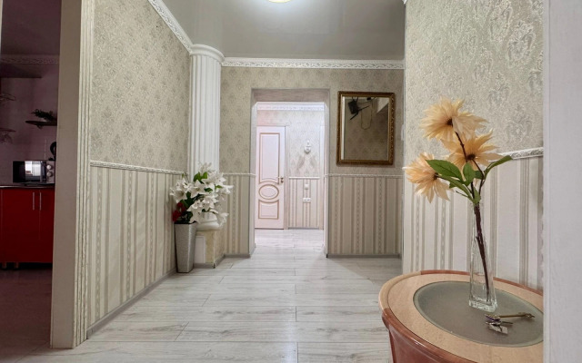 Uyutnaya Polnotsennaya Dvukhkomnatnaya Flat