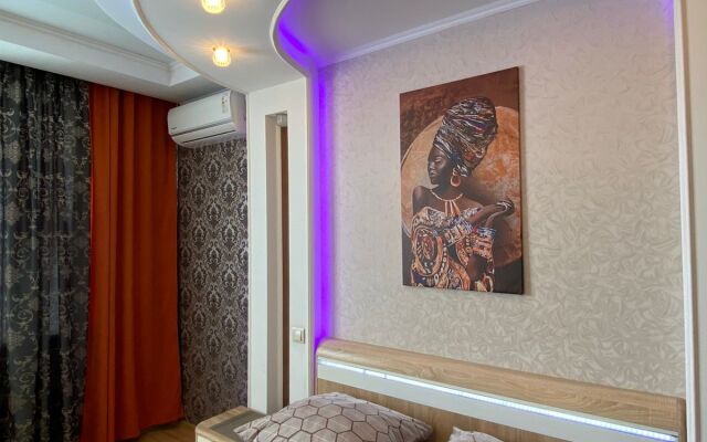 v TSentre Goroda v Novom Elitnom Dome Apartments