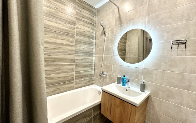 Evkalipt s Dizaynerskim Remontom v Sovremennom Rayone Apartments