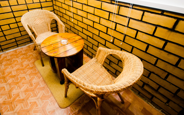 "Kvartirnyij Vopros" na Artema 89 Apartments