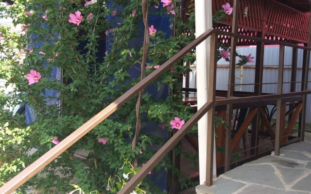 V Glukhom pereulke 5 Guest house