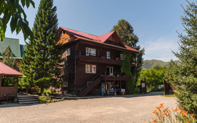 U Dachnyij Guest House