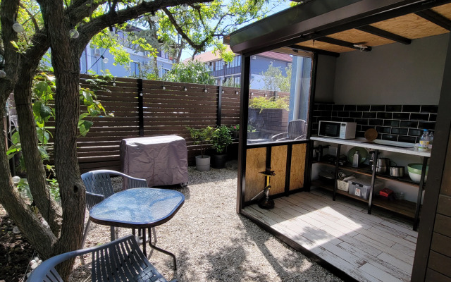 Aprelskaya 7 Guest house