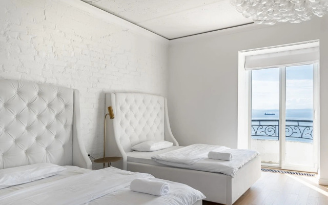 Апартаменты на первой линии главной набережной