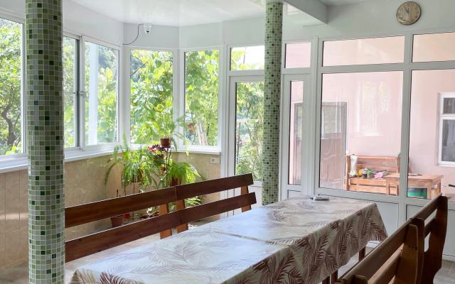Na Bestuzheva Marlinskogo Guest House