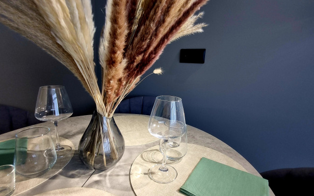 S Dizaynerskim Remontom na Pr. Oktyabryskiy 30B Apartment