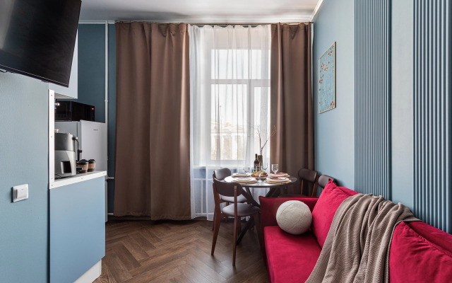 FullHouseApart dizaynerskaya chetyrekhmestnaya studiya na vokzal'noy ploshchadi Apartments